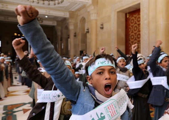واشنطن تدرس إعادة الحوثيين إلى قائمة الإرهاب