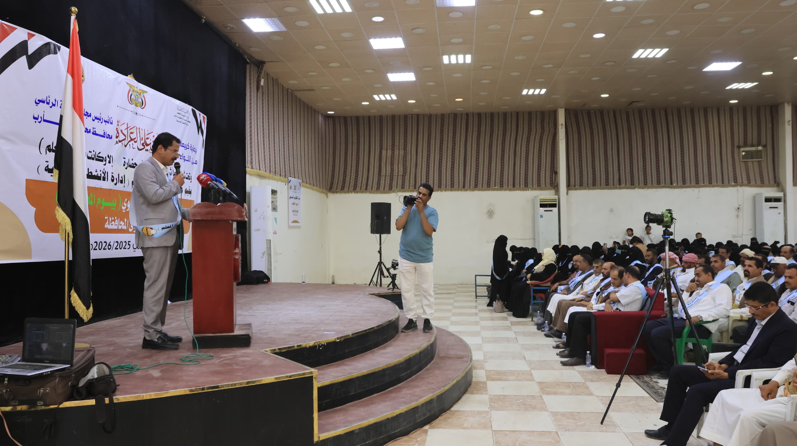 مأرب تحتفي بيوم المعلم وتكرم 115 تربوياً: التعليم أولوية رغم التحديات