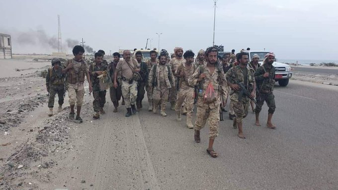 جنود من الجيش اليمني على مشارف عدن - إرشيف