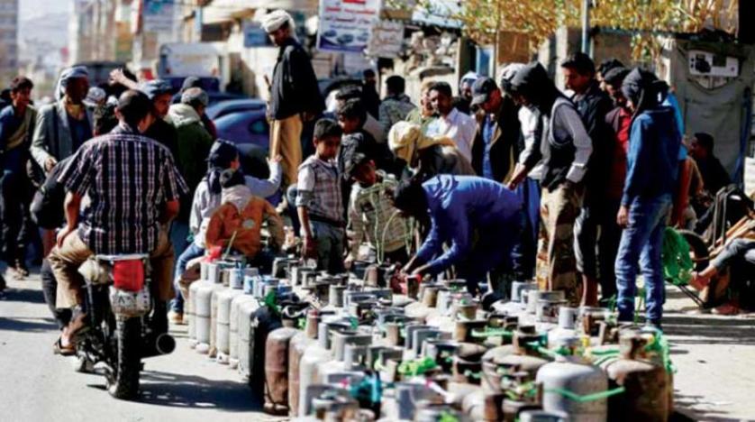 الحوثيون ينعشون السوق السوداء لاستغلالها في دعم مجهودهم الحربي