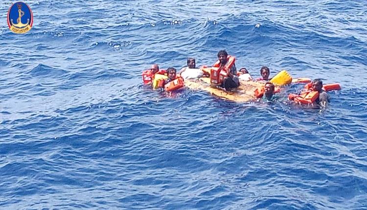 إنقاذ 8 بحارة  هنود وفقدان بحار واحد بعد غرق سفينتهم قبالة سواحل سقطرى