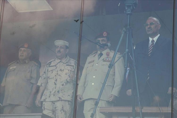 المجلس الانتقالي يستعرض قواته بساحة العروض بخور مكسر بحضور الزُبيدي ووزير الدفاع