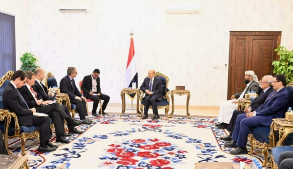  مجلس القيادة الرئاسي يبحث مع دبلوماسيين أوروبين فرص إحلال السلام في اليمن 