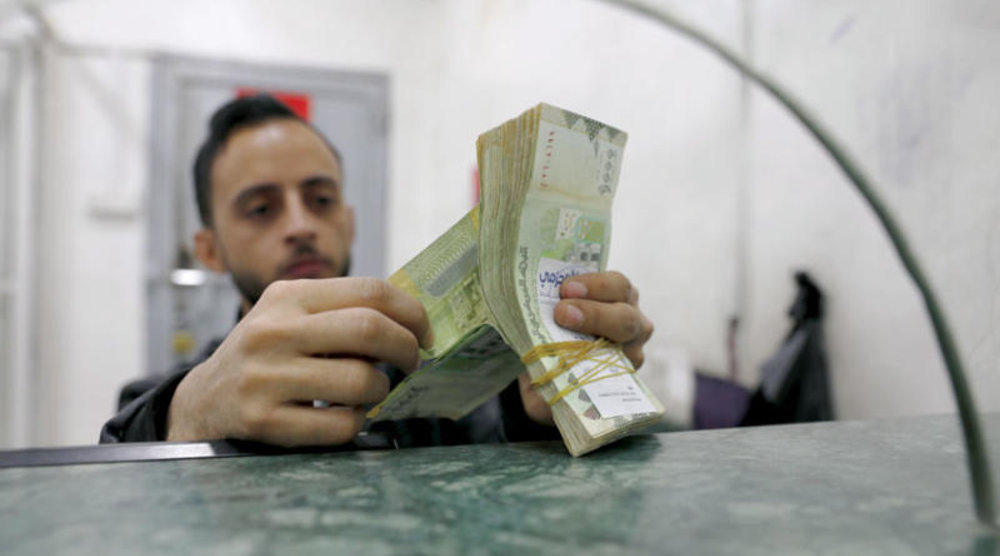 أزمة نقدية في اليمن مع استمرار تهاوي سعر صرف الريال
