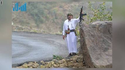 بالصور.. متطوعون سعوديون ينتشرون في جبال فيفا الحدودية مع اليمن