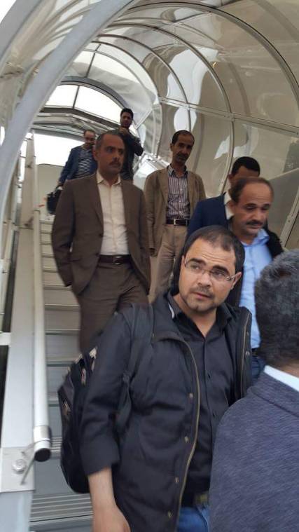 بالصورة ..وصول وفد الحوثيين وصالح إلى جنيف بعد توقفهم لساعات طويلة في جيبوتي 