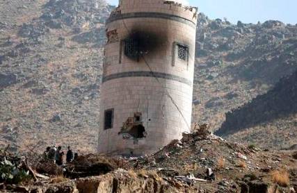قيادي حوثي: الافراج عن بن مبارك وسحب المسلحين من دار الرئاسة بعد تنفيذ الرئيس بالالتزامات