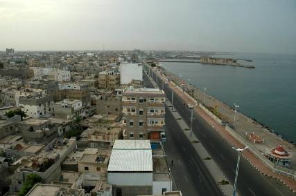 هجوم مسلح على مبنى الأمن السياسي بالحديدة يسقط قتلى وجرحى من الحوثيين والأمن