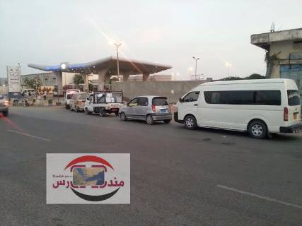 أزمة مشتقات نفطية في الحديدة والمواطنون يتهمون جماعة الحوثي بالوقوف وراءها