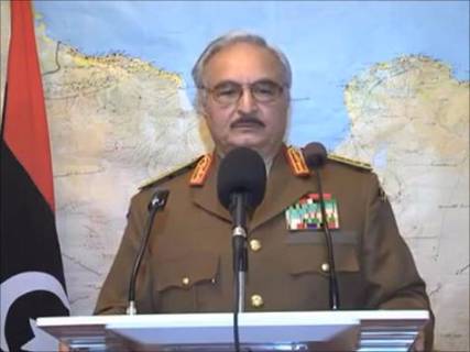 حفتر يصدر قراراً بمنع دخول اليمنيين إلى ليبيا