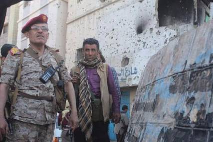تعز: سرحان يحاصر الشراجي والمعمري ويطالبهم بتسليم أسلحة الجيش الوطني