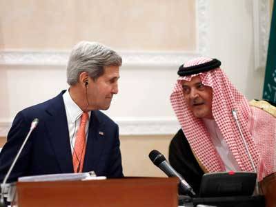 كيري في السعودية لبحث التطورات في اليمن