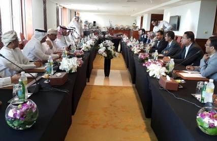 مسؤول يمني رفيع: الحكومة متمسكة بتأجيل المشاورات