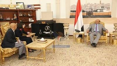 الرئيس هادي يبحث استئناف الدعم الإقتصادي مع سفيري الرياض وواشنطن
