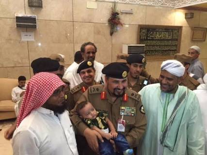الطفل "عبدالجبار" أصغر حاج يمني في أطهر بقاع الأرض (فيديو)