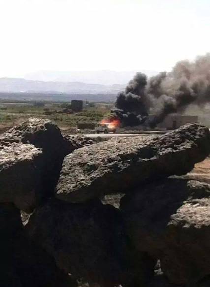 الحوثيون يفجرون منزلاً ويعتقلون من 20 من أبناء أرحب رداً على كمائن أسفرت عن مقتل وإصابة عدد من عناصرهم
