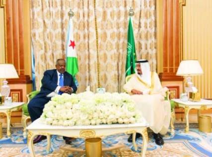 خادم الحرمين يبحث مع رئيس جيبوتي دور بلاده في التحالف العربي
