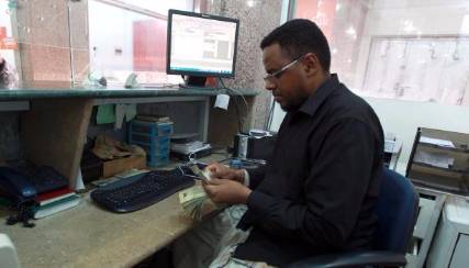 اليمن..مخاطر مالية بعد وقف المصارف الاجنبية التعامل مع مؤسساته 
