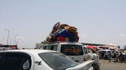 نزوح مئات الأسر من سكان عدن إلى إب هربا من الحرّ