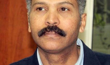 الروائي أحمد زين: الكلام عن أدب للربيع العربي باليمن معلق إلى إشعار آخر