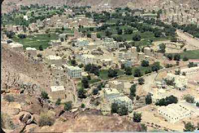 شباب يحرقون مقر إدارة المجلس المحلي  بـ"ردفان" لحج بسبب التجنيد