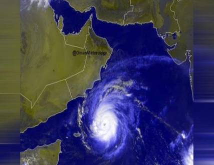 «تشابالا» يدمر قرية في شبوة وفقدان عشرات القوارب في بحر العرب 