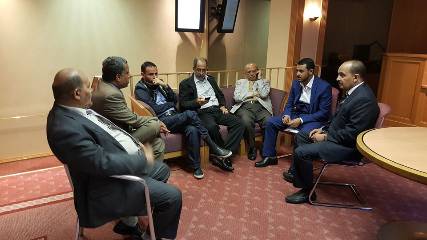 مصدر دبلوماسي: السلطات السويسرية تحفظت على جوازات وفد الحوثيين والقربي حمل مبادرة أفشلتها فوضى وفد الحوثيين