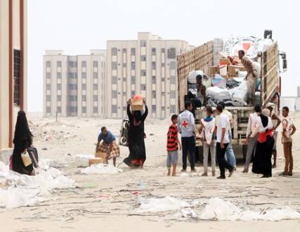 الخليج: االمتمردون يقصفون عدن والمقاومة تتصدى لهم على 3 جبهات