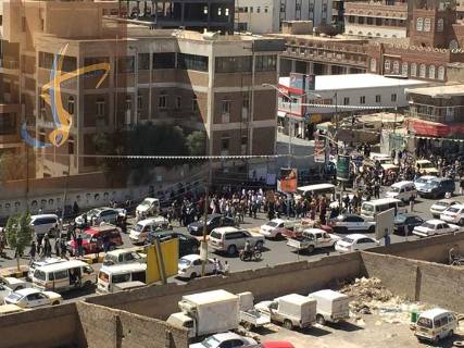 شاهد عيان يروي كيف اعتدى الحوثيون على شباب الثورة بشارع بغداد بصنعاء