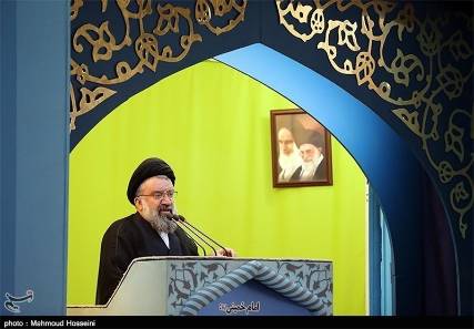 محاولات إفشال موسم الحج بدأت مبكراً.. خطيب جمعة طهران يطالب بإدارة دولية للحرمين الشريفين 