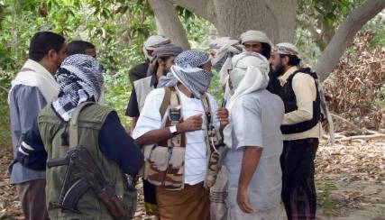 القاعدة يوسّع مصادره المالية في المكلا