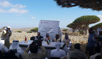وفد إمارتي يزور سقطرى ويتبنى إعادة إعمار المحافظة