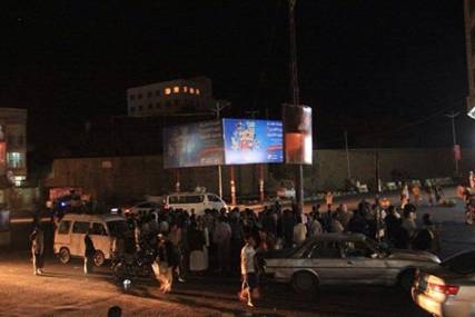 وزير داخلية الحوثيين يوجه محافظ تعز باستقبال القوات القادمة من صنعاء وشباب الثورة يتظاهرون
