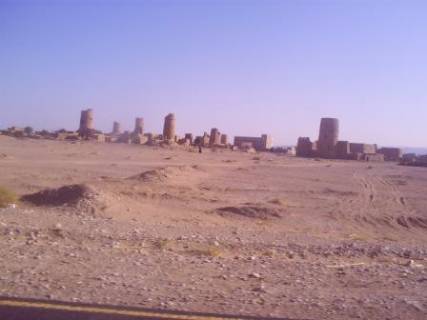الحوثيون يتسلمون معسكر مفرق الجوف بدون مقاومة ..وجنود اللواء 13يحتجون 