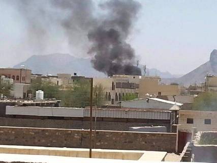 احراق طقم للحوثيين وقتل كل من فيه امام مركز شرطة بيحان بشبوة (صور)