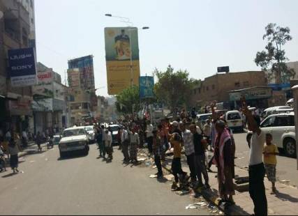 إحتفالات وسط مدينة تعز ابتهاجاً بالنصر 