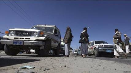 إصابة قيادي بمؤتمر حجة ومرافقه برصاص نقطة حوثية بمدينة الحديدة