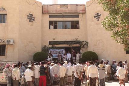 موظفو التربية 2011 بوادي حضرموت يطالبون بنقلهم للعمل في مدنهم وتسوية مرتباتهم