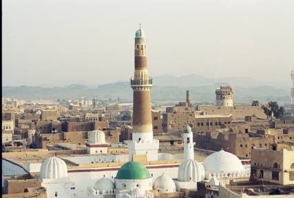 الحوثيون: فرار 130 سجينا إثر غارة جوية لطيران التحالف على السجن المركزي بصعدة