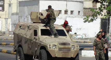 مصادر رئاسية تنفي الأنباء التي تحدثت عن إحكام الحوثيين سيطرتهم على مدينة تعز