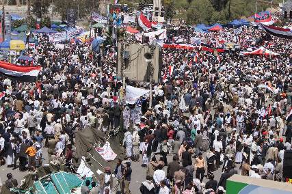 بيان رقم 1 للشباب يدعو للخروج إلى الشارع ضد الإنقلاب الحوثي ويحذر قادة الأحزاب والجيش