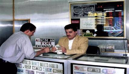 الحوثيون يسقطون اليمن في أزمة دولار