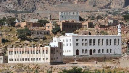 الحوثيون يقتحمون  دار القرآن الكريم بالأهجر وينهبون محتوياته