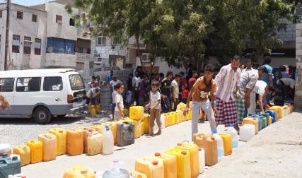 الحرب تعيد سكان عدن إلى العصور البدائية