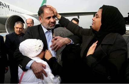 موقع عراقي: حكومة بغداد رعت صفقة قنصل إيران باليمن