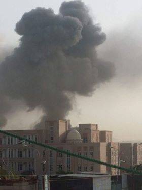 التحالف يستهدف منزل سام الأحمر بصنعاء وأنباء عن سقوط ضحايا