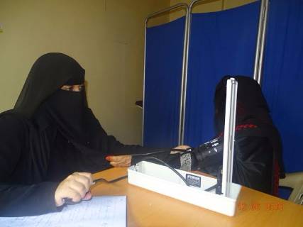 خلال أسبوع .. استفادة (269) مريضا ومريضة من خدمات العيادة الطبية المجانية بتعز