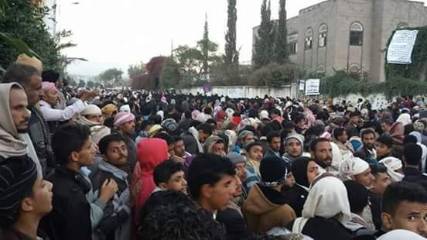 ردود واسعة بالتواصل الإجتماعي بعد نشر صورة لإزدحام كبير في جوازات إب 