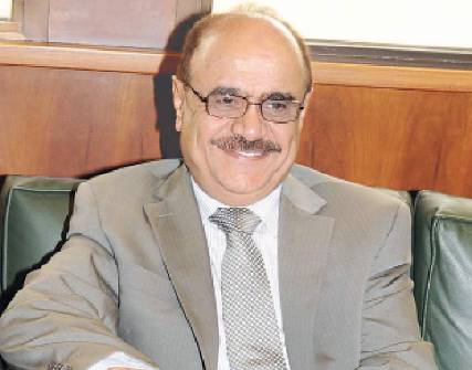 وزير سابق يشن هجوماً نارياً على "هادي" ويتهمه بالسماح للحوثي بإهانة الدولة