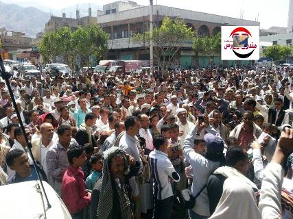 تعز: حشود في شارعي الحرية وجمال رفضاً للإنقلاب وإحياء لذكرى فبراير